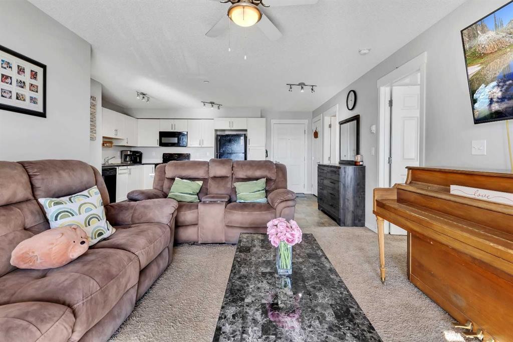 5312-755 Copperpond Boulevard Se, Calgary, AB - Indoor Photo Showing Living Room