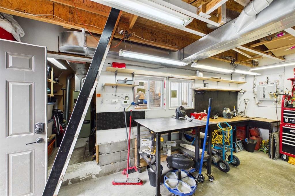 58 Hidden Crescent Nw, Calgary, AB