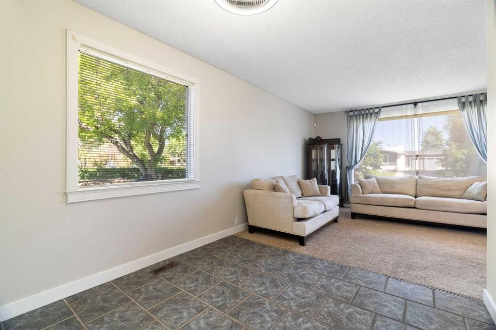 76 Pinebrook Close Ne, Calgary, AB - Indoor