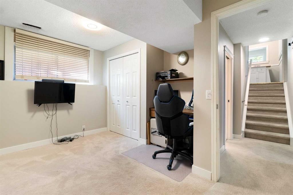 76 Pinebrook Close Ne, Calgary, AB - Indoor
