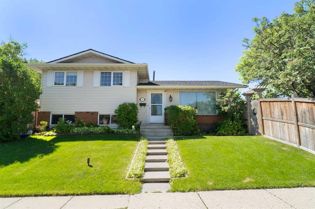 76 Pinebrook Close Ne, Calgary, AB - Outdoor