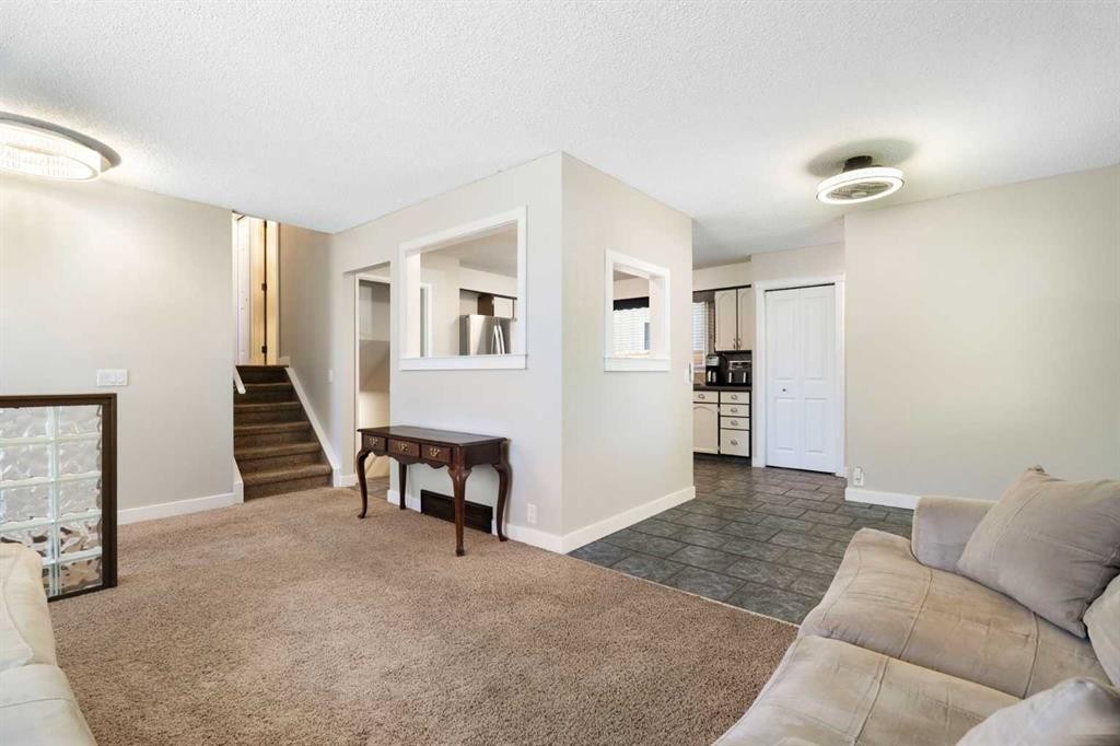 76 Pinebrook Close Ne, Calgary, AB - Indoor