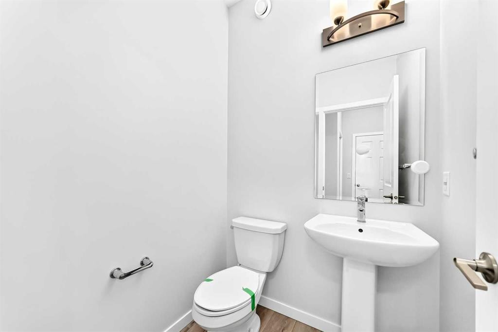 49 Legacy Glen Place Se, Calgary, AB - Indoor Photo Showing Bathroom