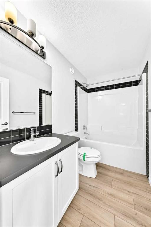 49 Legacy Glen Place Se, Calgary, AB - Indoor Photo Showing Bathroom
