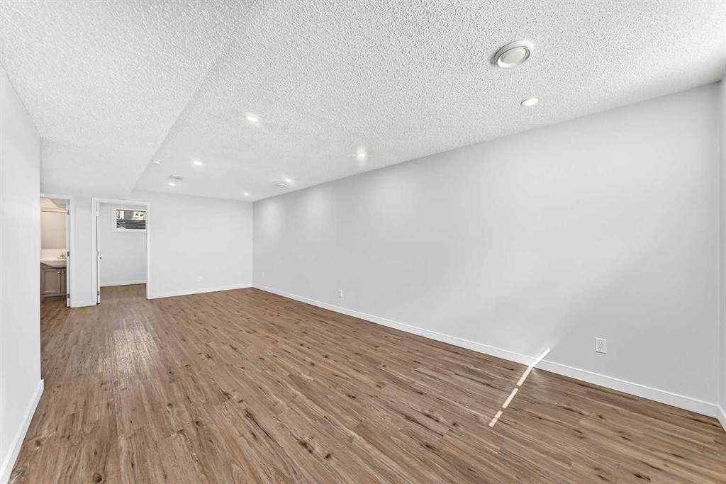 49 Legacy Glen Place Se, Calgary, AB - Indoor Photo Showing Other Room