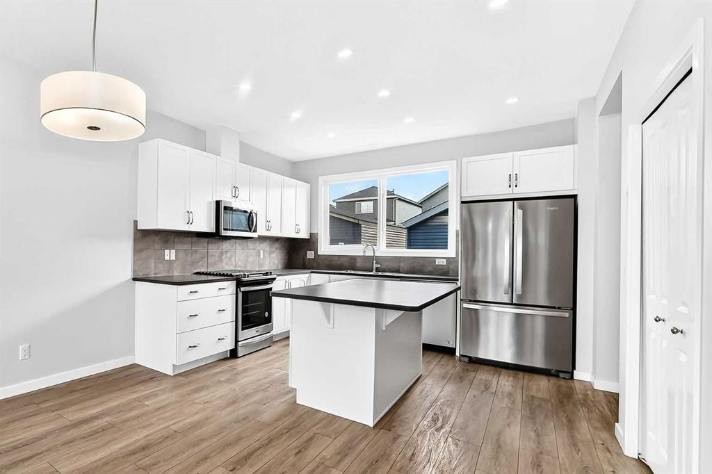 49 Legacy Glen Place Se, Calgary, AB - Indoor Photo Showing Kitchen With Upgraded Kitchen