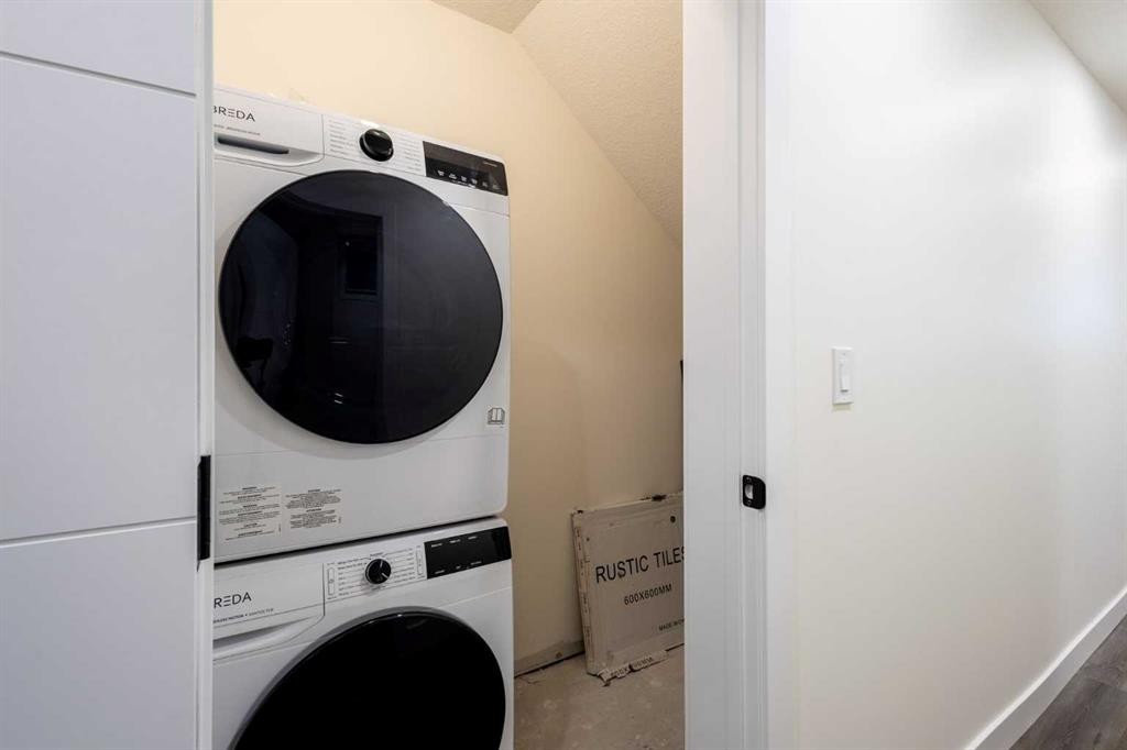 2424 25 Avenue Nw, Calgary, AB - Indoor Photo Showing Laundry Room