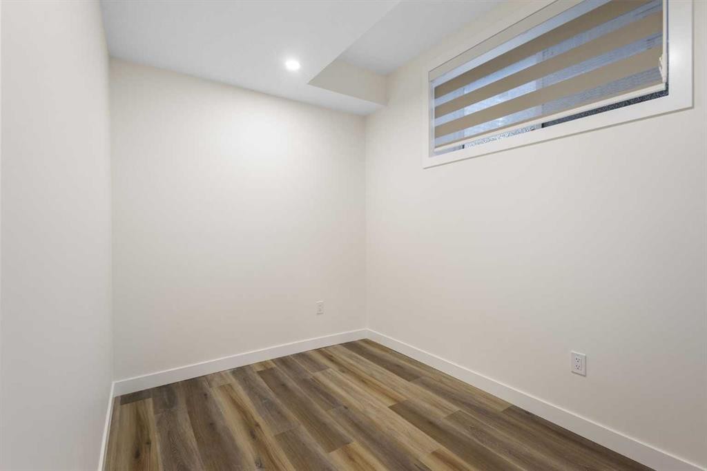 2424 25 Avenue Nw, Calgary, AB - Indoor Photo Showing Other Room