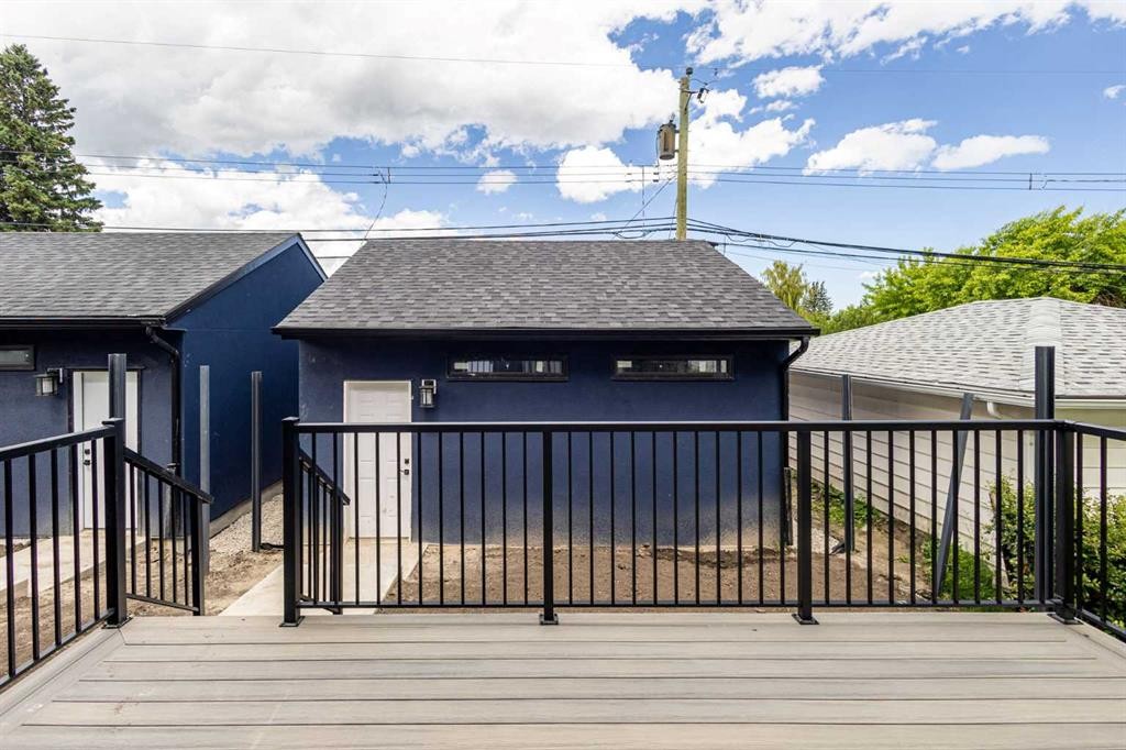 2424 25 Avenue Nw, Calgary, AB - Outdoor