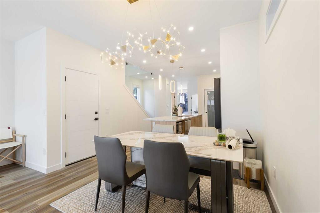 2424 25 Avenue Nw, Calgary, AB - Indoor Photo Showing Dining Room