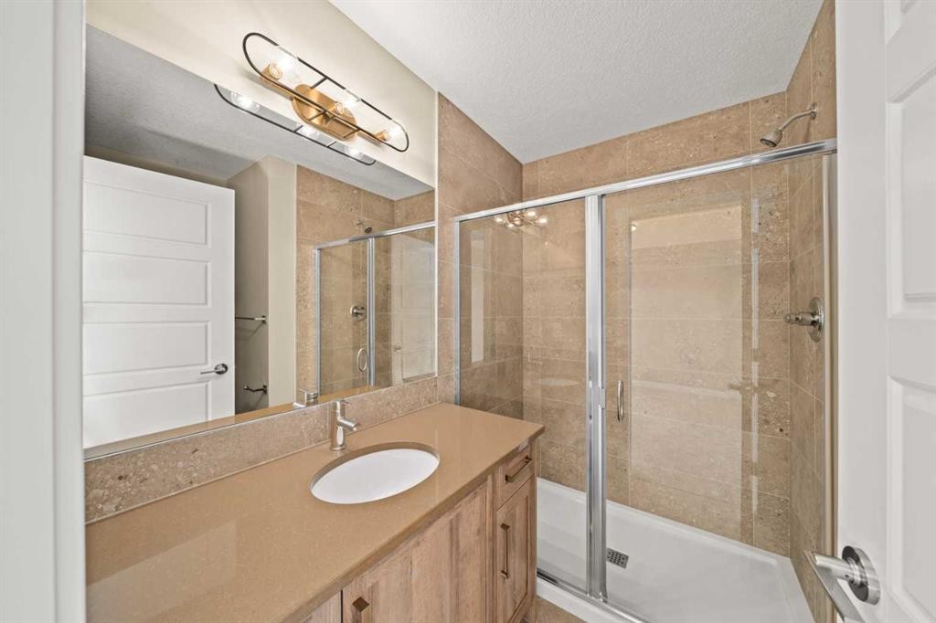 416 Sora Boulevard Se, Calgary, AB - Indoor Photo Showing Bathroom