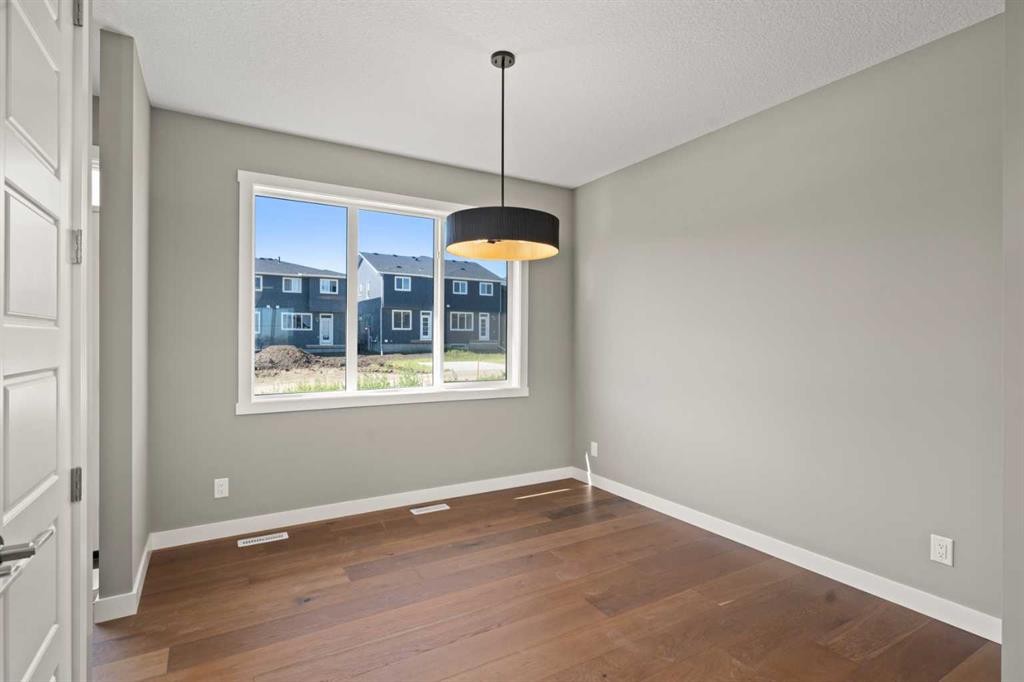 644 Sora Boulevard Se, Calgary, AB - Indoor Photo Showing Other Room