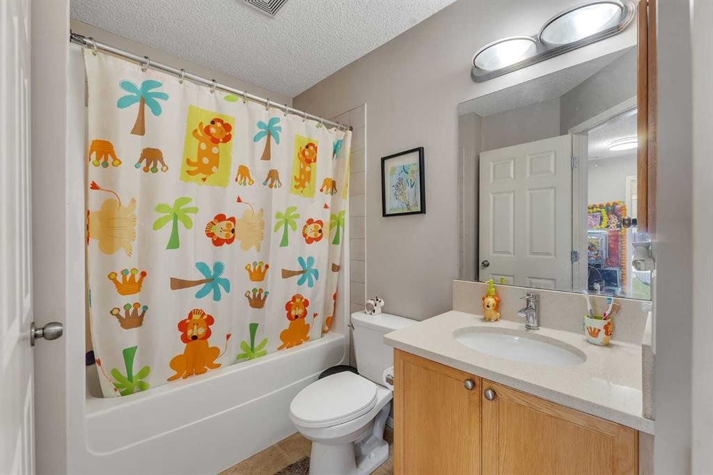 33 Saddlebrook Common Ne, Calgary, AB