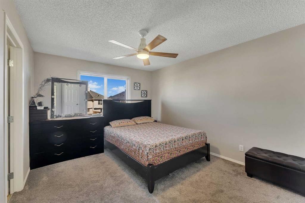 33 Saddlebrook Common Ne, Calgary, AB