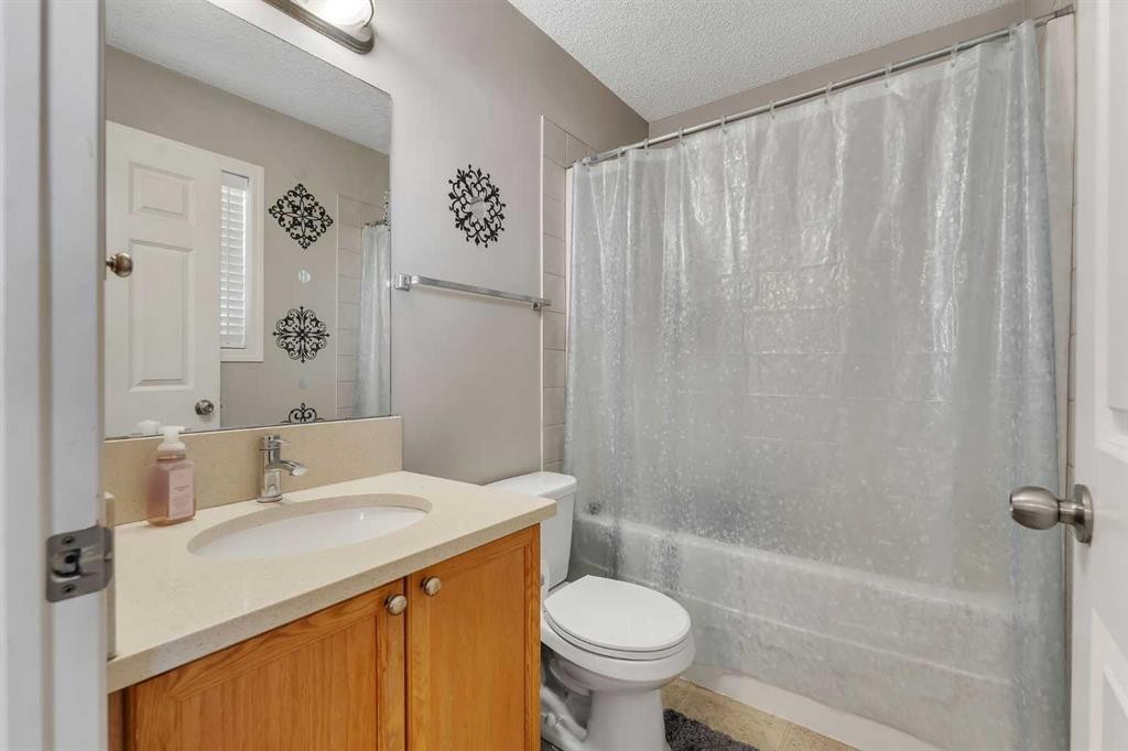 33 Saddlebrook Common Ne, Calgary, AB