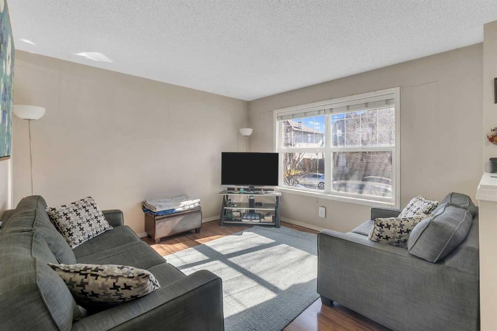 33 Saddlebrook Common Ne, Calgary, AB