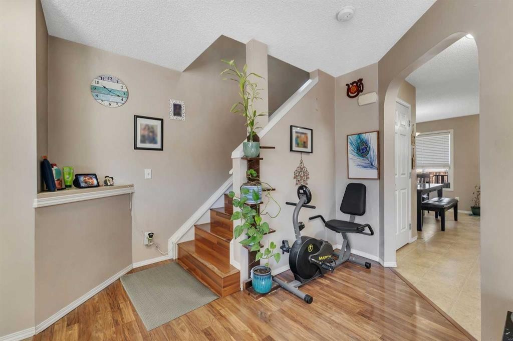 33 Saddlebrook Common Ne, Calgary, AB