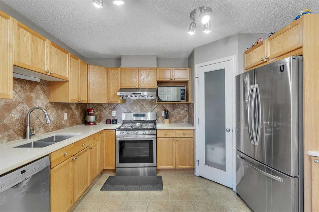 33 Saddlebrook Common Ne, Calgary, AB