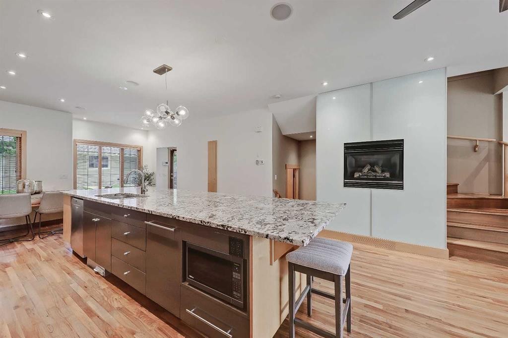 17 Somme Boulevard Sw, Calgary, AB - Indoor Photo Showing Kitchen With Upgraded Kitchen