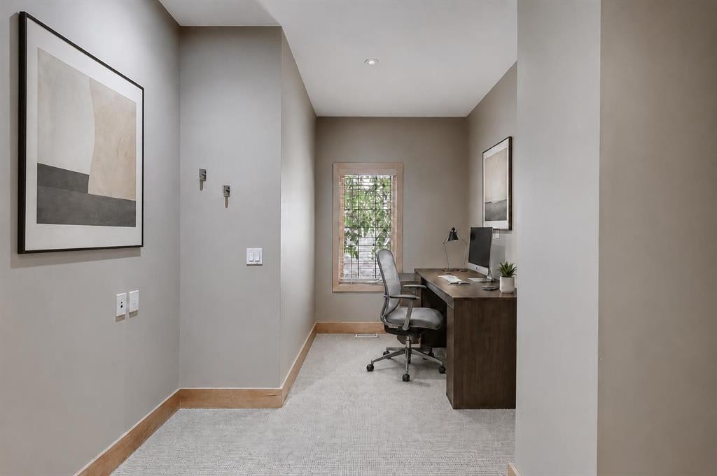 17 Somme Boulevard Sw, Calgary, AB - Indoor Photo Showing Office