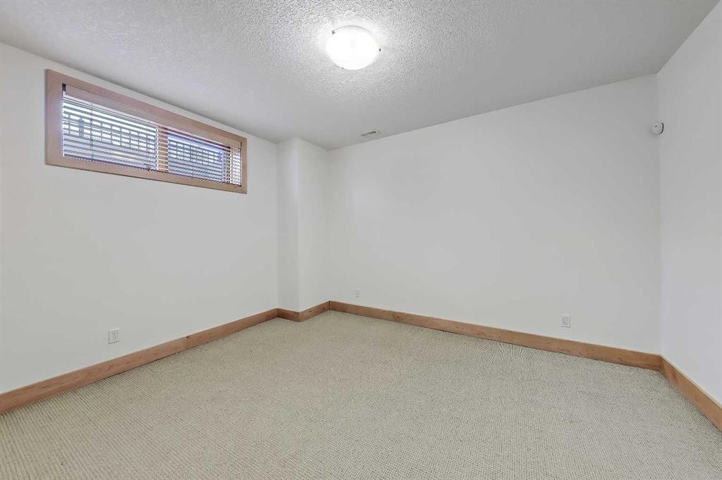 17 Somme Boulevard Sw, Calgary, AB - Indoor Photo Showing Other Room