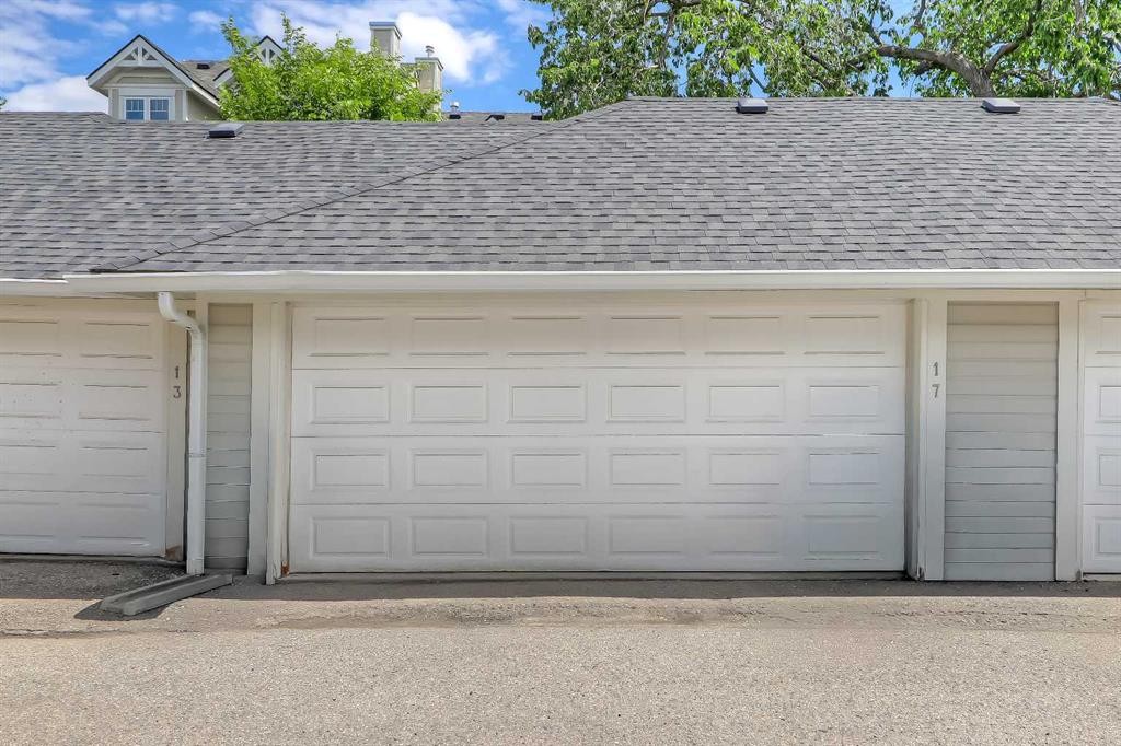 17 Somme Boulevard Sw, Calgary, AB - Outdoor With Exterior