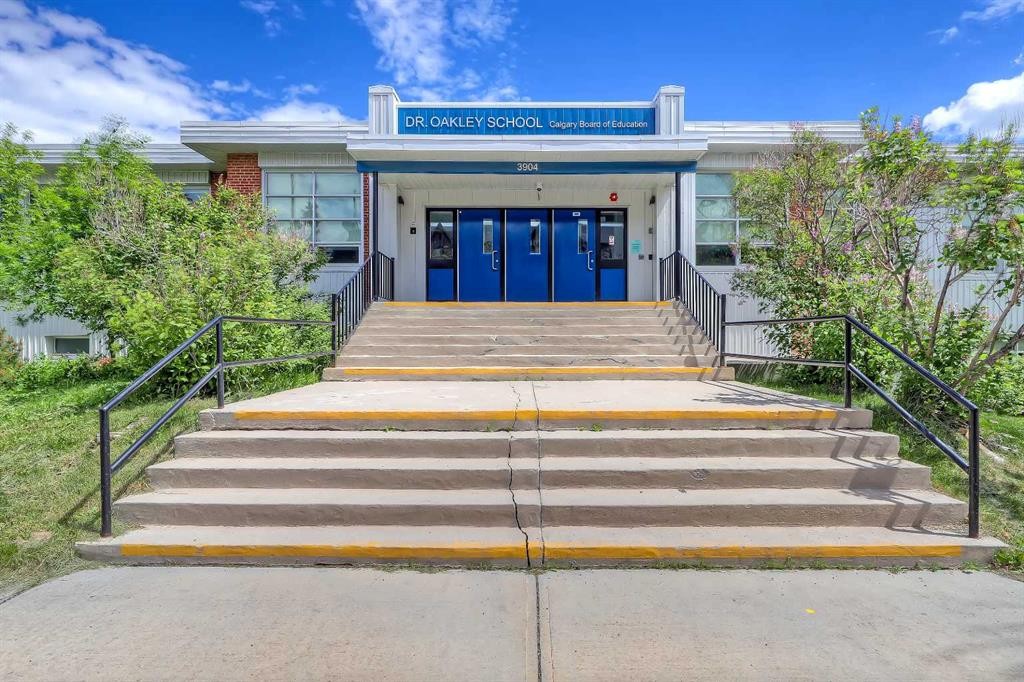 17 Somme Boulevard Sw, Calgary, AB - Outdoor