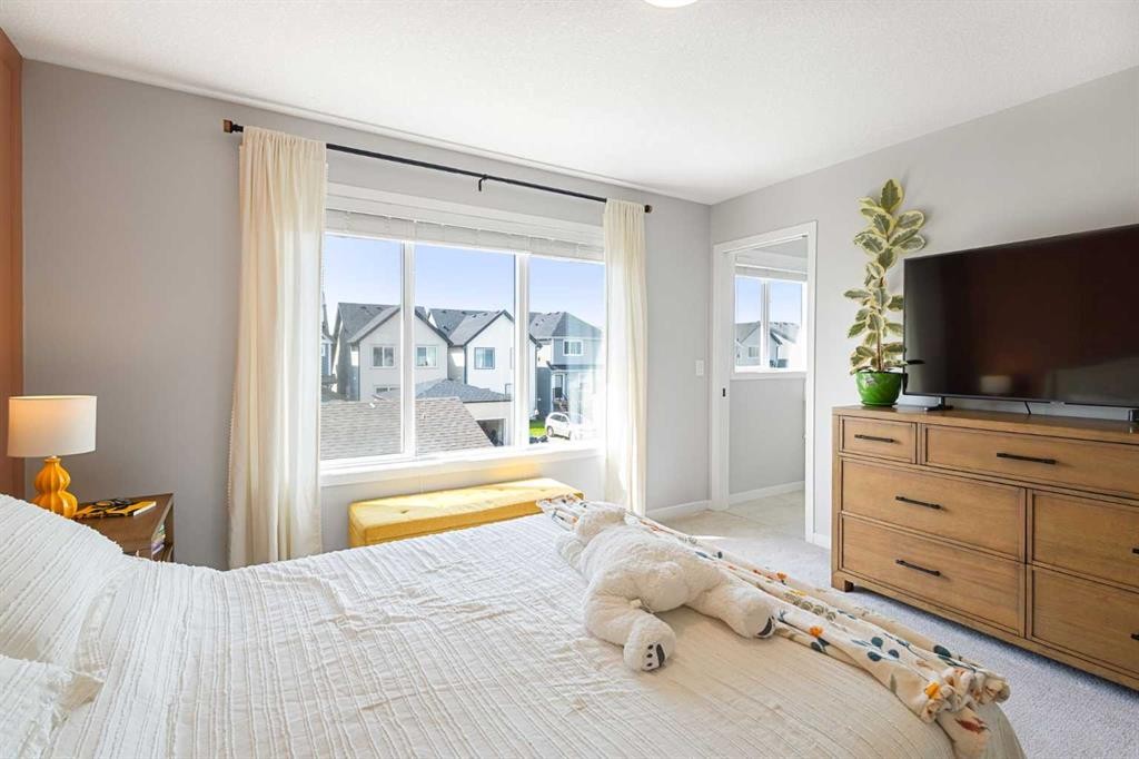 327 Masters Row Se, Calgary, AB