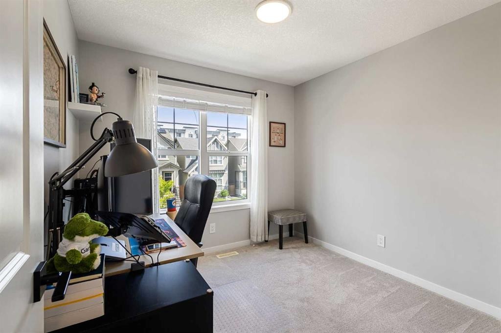 327 Masters Row Se, Calgary, AB