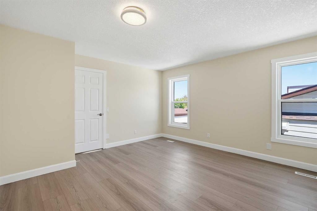 43 Beaconsfield Place Nw, Calgary, AB - Indoor Photo Showing Other Room