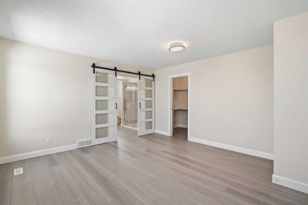 43 Beaconsfield Place Nw, Calgary, AB - Indoor Photo Showing Other Room