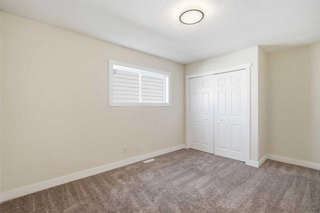 43 Beaconsfield Place Nw, Calgary, AB - Indoor Photo Showing Other Room