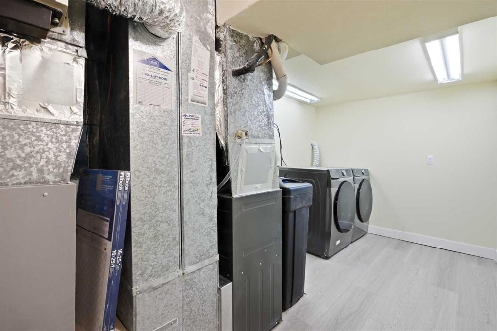 43 Beaconsfield Place Nw, Calgary, AB - Indoor Photo Showing Laundry Room
