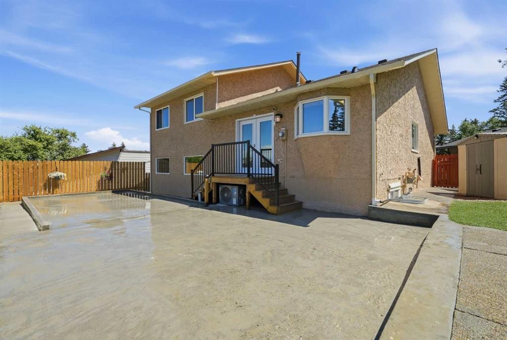 43 Beaconsfield Place Nw, Calgary, AB - Outdoor With Exterior