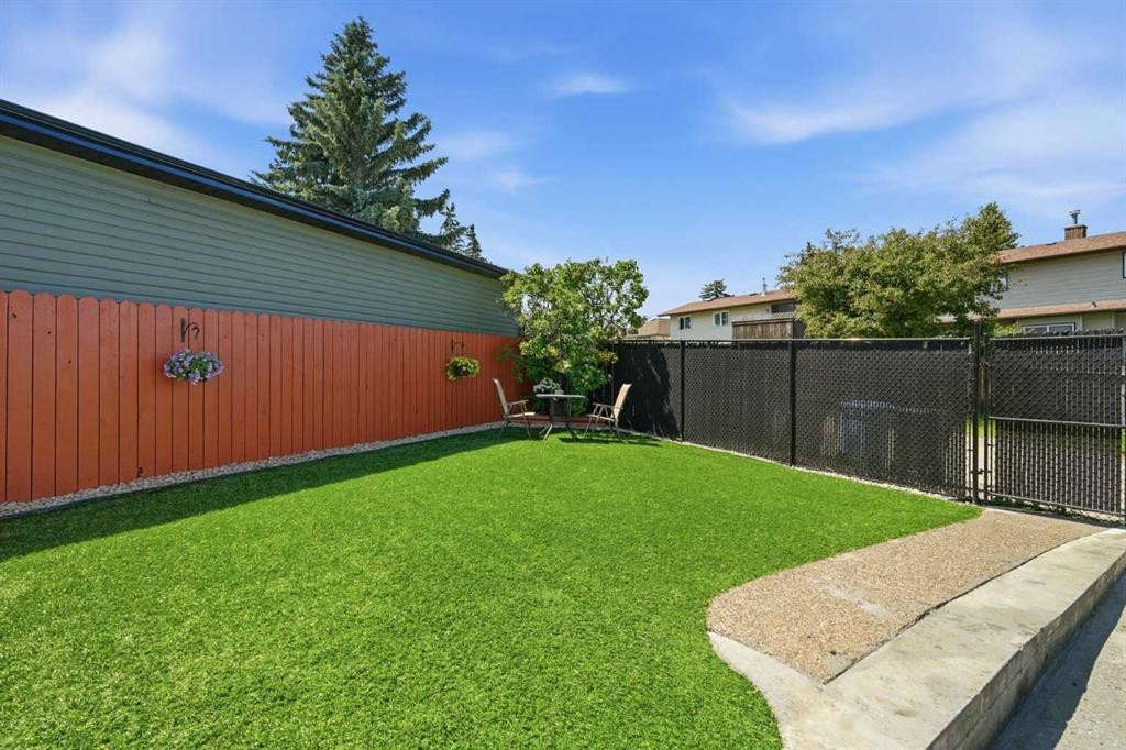 43 Beaconsfield Place Nw, Calgary, AB - Outdoor