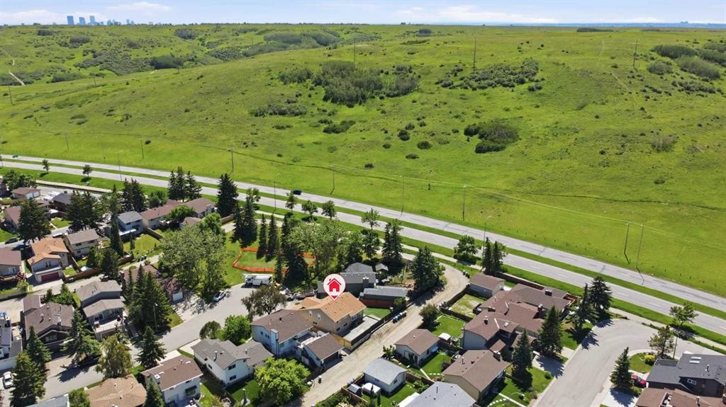 43 Beaconsfield Place Nw, Calgary, AB - Outdoor With View