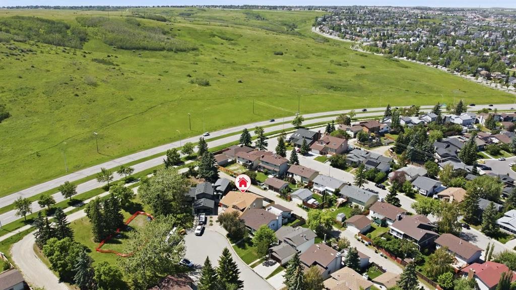 43 Beaconsfield Place Nw, Calgary, AB - Outdoor With View