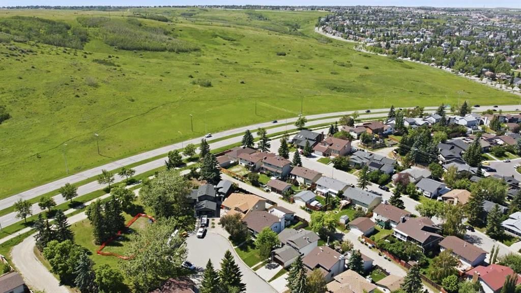 43 Beaconsfield Place Nw, Calgary, AB - Outdoor With View