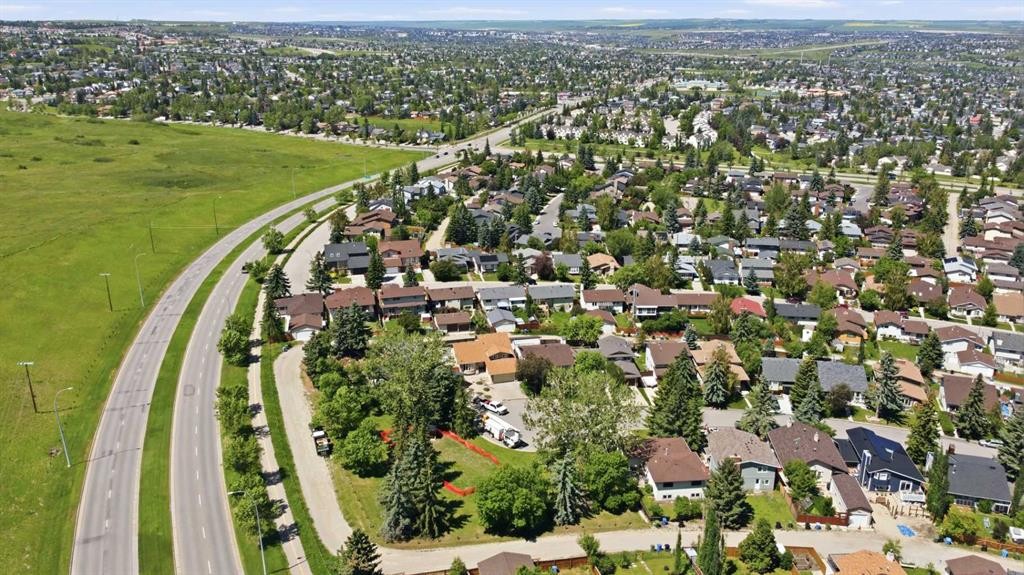 43 Beaconsfield Place Nw, Calgary, AB - Outdoor With View