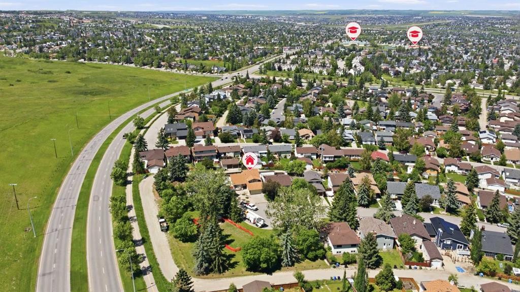43 Beaconsfield Place Nw, Calgary, AB - Outdoor With View