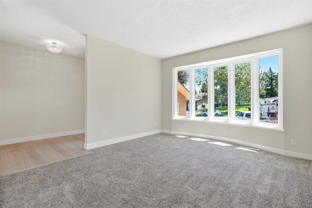 43 Beaconsfield Place Nw, Calgary, AB - Indoor Photo Showing Other Room