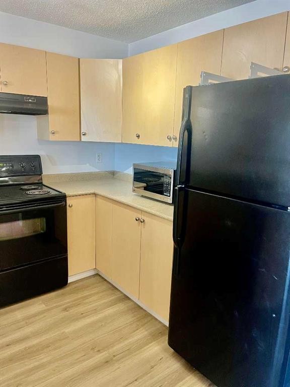 4312-4975 130 Avenue Se, Calgary, AB - Indoor Photo Showing Kitchen