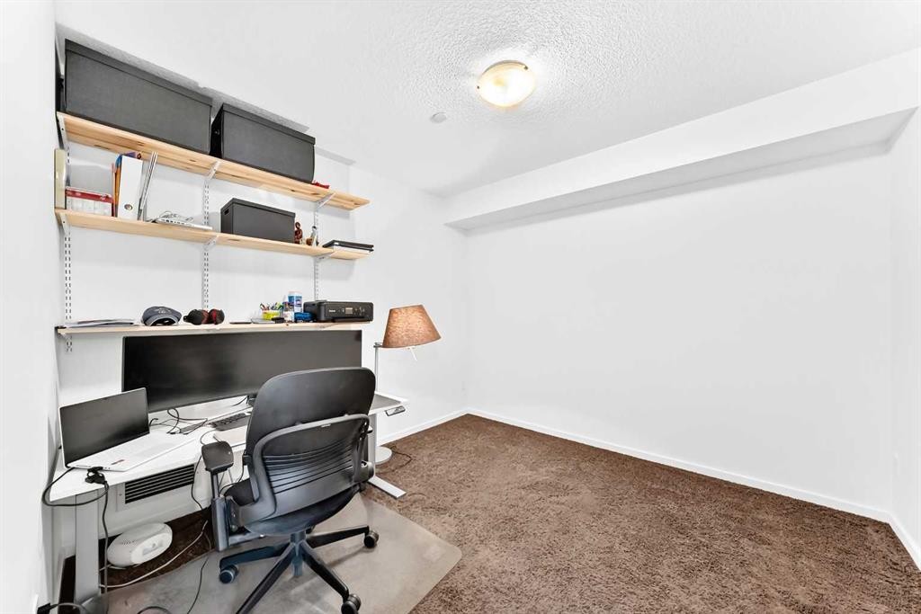 4302-755 Copperpond Boulevard Se, Calgary, AB - Indoor Photo Showing Office