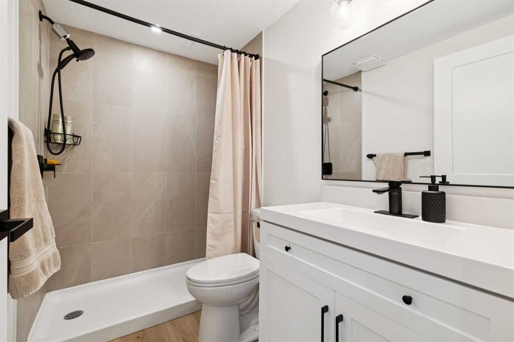 116 Gloucester Crescent Sw, Calgary, AB