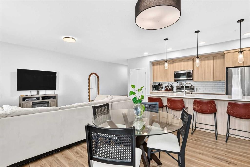 3208-220 Seton Grove Se, Calgary, AB - Indoor