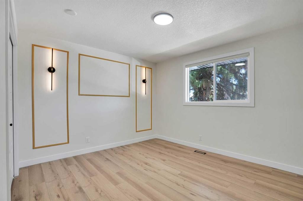 1903 62 Street Ne, Calgary, AB - Indoor Photo Showing Other Room