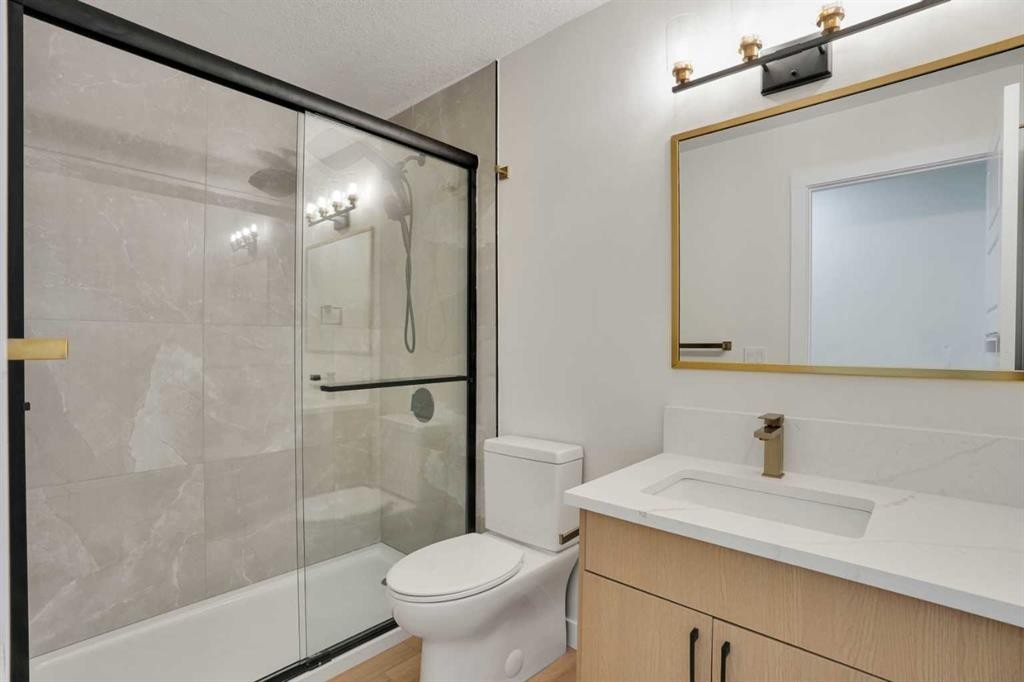 1903 62 Street Ne, Calgary, AB - Indoor Photo Showing Bathroom