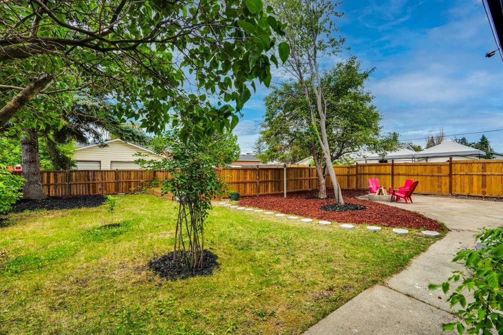 1903 62 Street Ne, Calgary, AB - Outdoor With Backyard