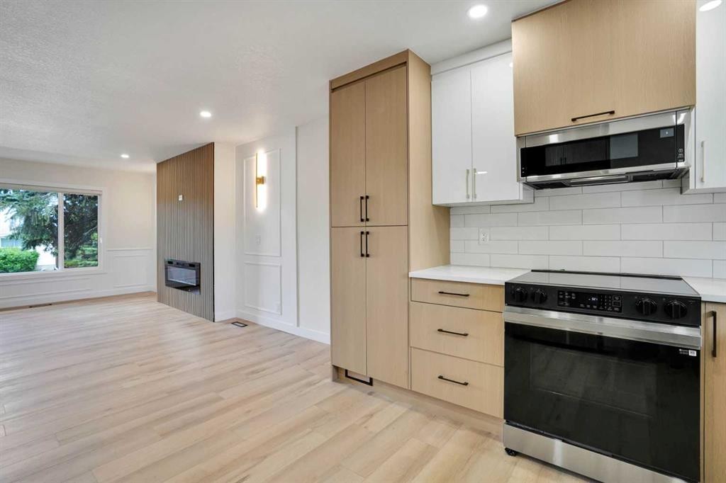 1903 62 Street Ne, Calgary, AB - Indoor Photo Showing Kitchen