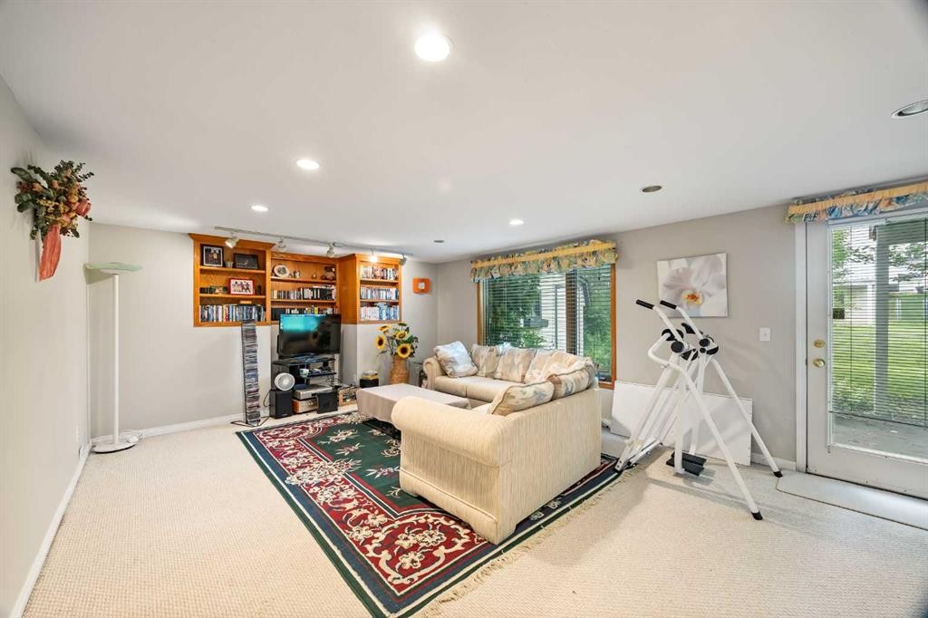 107 Hampshire Close Nw, Calgary, AB - Indoor
